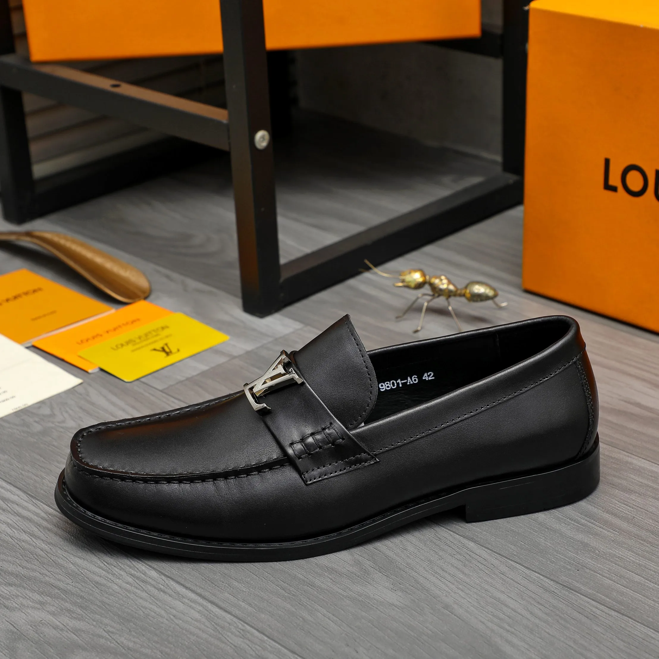 Men's shoes 💰p460 Product trademark: LV (Louis Vuitton) business slip-on leather shoes Regular size: 38-45 (45 is custom-made and non-returnable) Product materials: Selected high-quality cowhide upper, cowhide lining, original rubber outsole